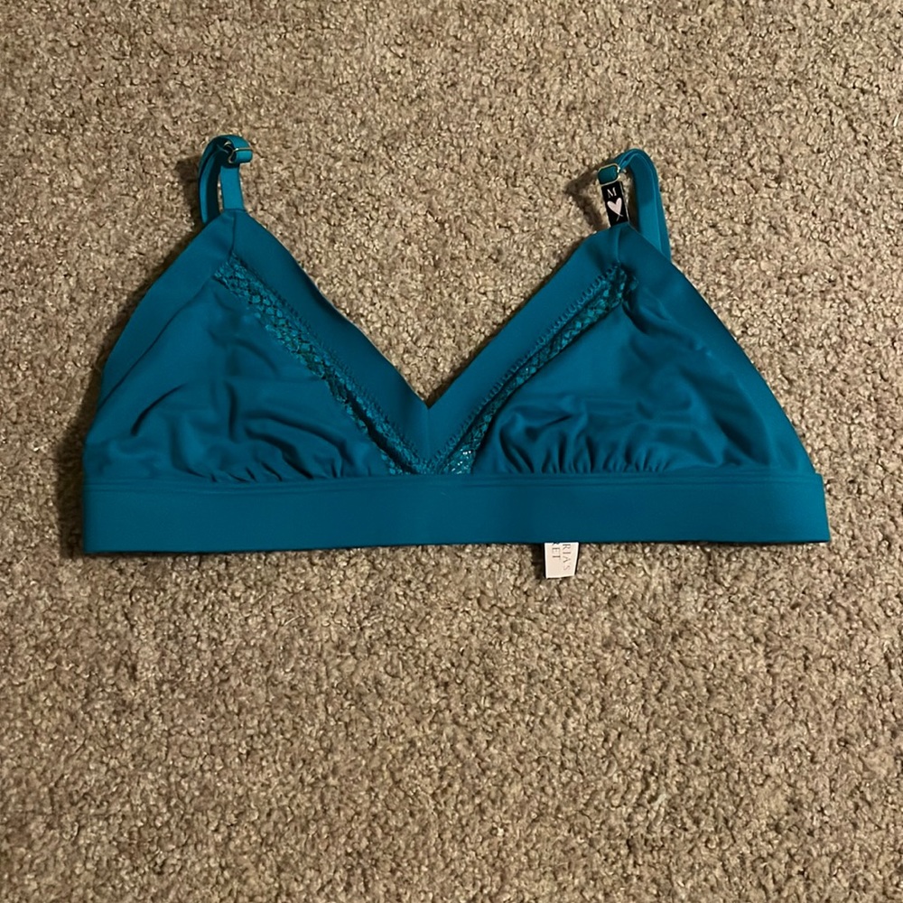 VICTORIAS SECRET BRALETTE SIZE M
